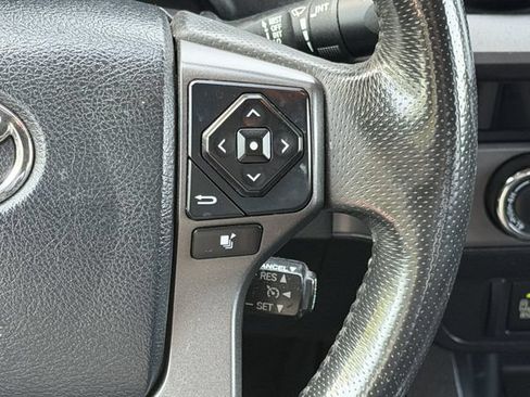 Used 2016 Toyota Tacoma TRD Off-Road w/ Premium & Technology Package AWD/4WD image 14