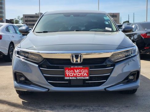 Used 2022 Honda Accord Touring image 2