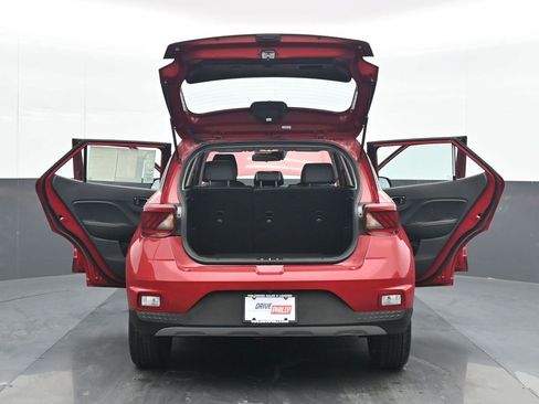 Used 2023 Hyundai Venue Limited image 25