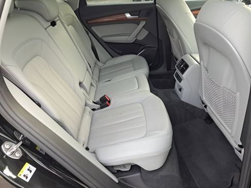Used 2022 Audi Q5 2.0T Premium w/ Convenience Package image 14