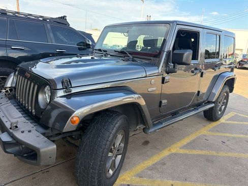 Used 2016 Jeep Wrangler Unlimited Sahara AWD/4WD image 2