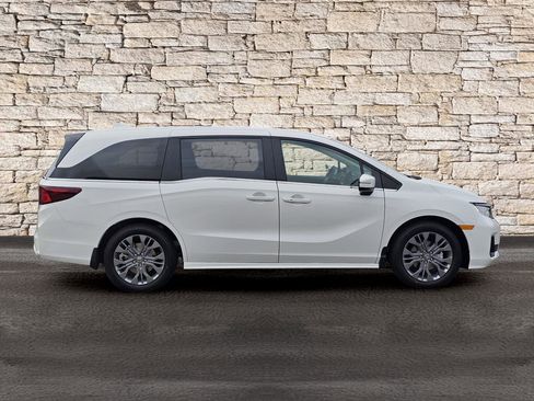 New 2026 Honda Odyssey Touring image 5