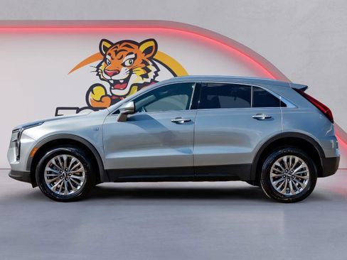 Used 2025 Cadillac XT4 Premium Luxury FWD image 8