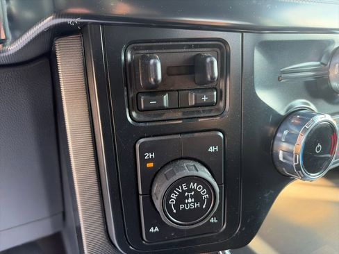 Used 2025 Ford F150 Platinum image 30