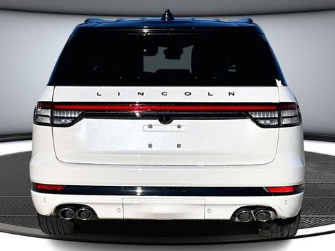 Used 2025 Lincoln Aviator Black Label w/ Black Label Special Edition image 5