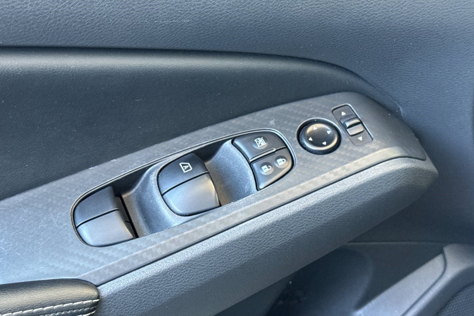 Used 2025 Nissan Altima 2.5 SV FWD image 14