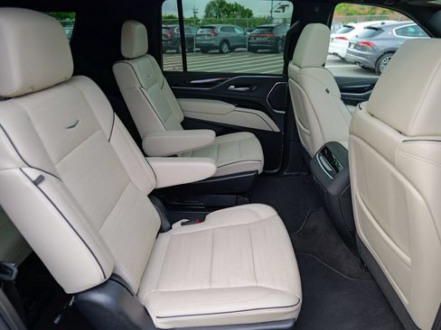 Used 2023 Cadillac Escalade ESV Sport w/ Touring Package AWD/4WD image 33