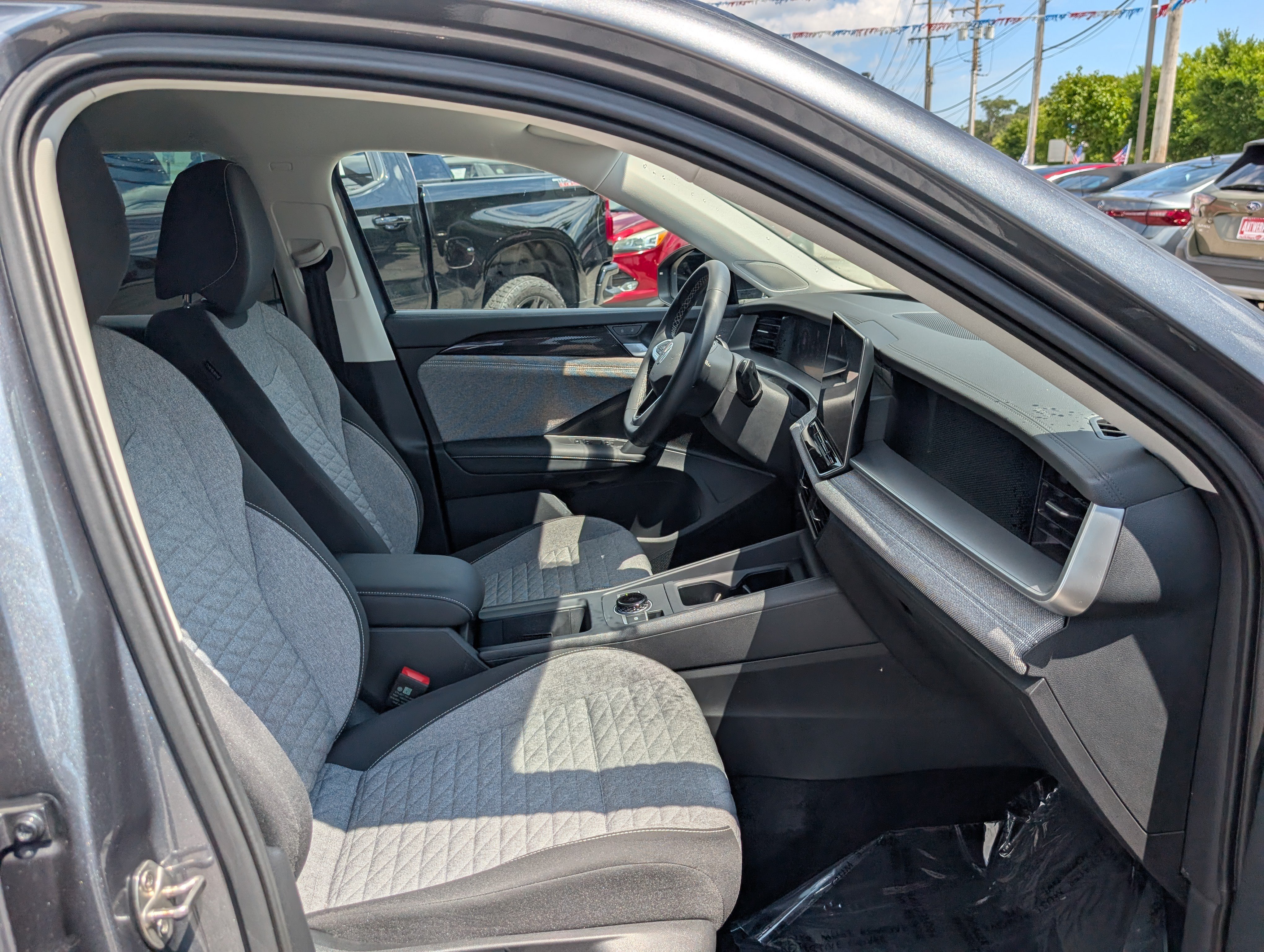 Used 2025 Volkswagen Tiguan S AWD/4WD image 10