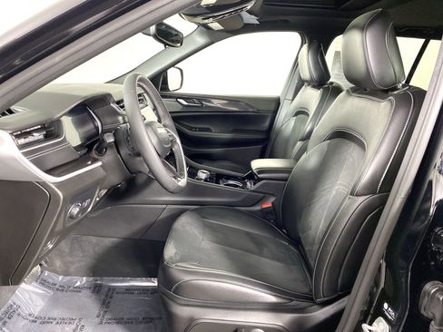 Used 2023 Jeep Grand Cherokee Altitude image 16