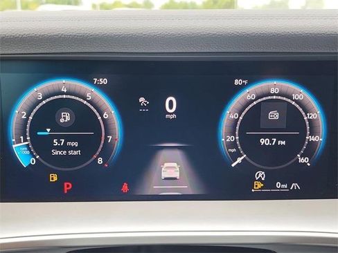 New 2025 Volkswagen Tiguan SE image 25