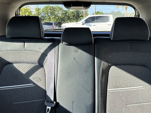 Used 2022 Hyundai Venue Limited image 19