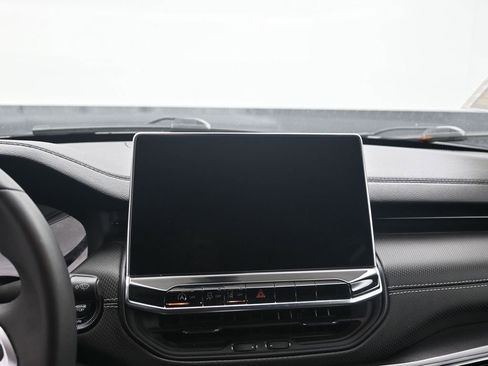 Used 2023 Jeep Compass Altitude image 11