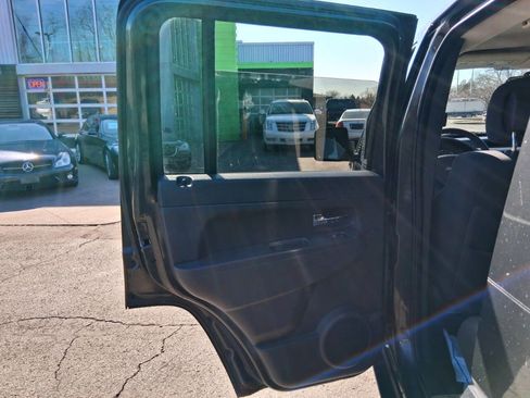 Used 2010 Jeep Liberty Sport w/ Popular Equipment Group image 8