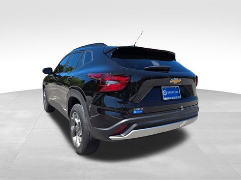 Used 2025 Chevrolet Trax LT w/ Driver Confidence Package FWD image 7