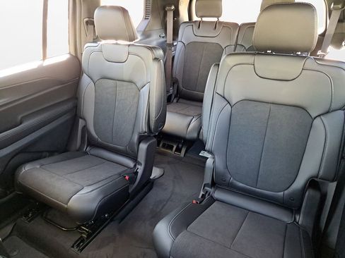 New 2025 Jeep Grand Cherokee L Altitude image 22