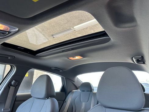 Used 2025 Hyundai Elantra SEL FWD image 28