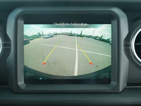 Used 2022 Jeep Wrangler Unlimited Sahara AWD/4WD image 28