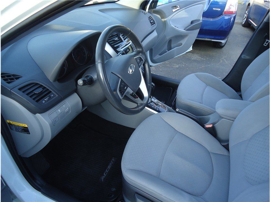 Used 2013 Hyundai Accent SE FWD image 11