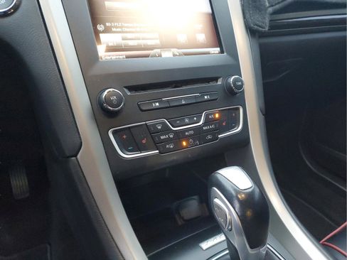 Used 2016 Ford Fusion SE w/ Equipment Group 202A FWD image 19