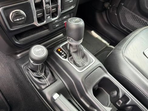 Used 2019 Jeep Wrangler Unlimited Sahara AWD/4WD image 26