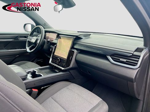 Used 2025 GMC Acadia Elevation image 40