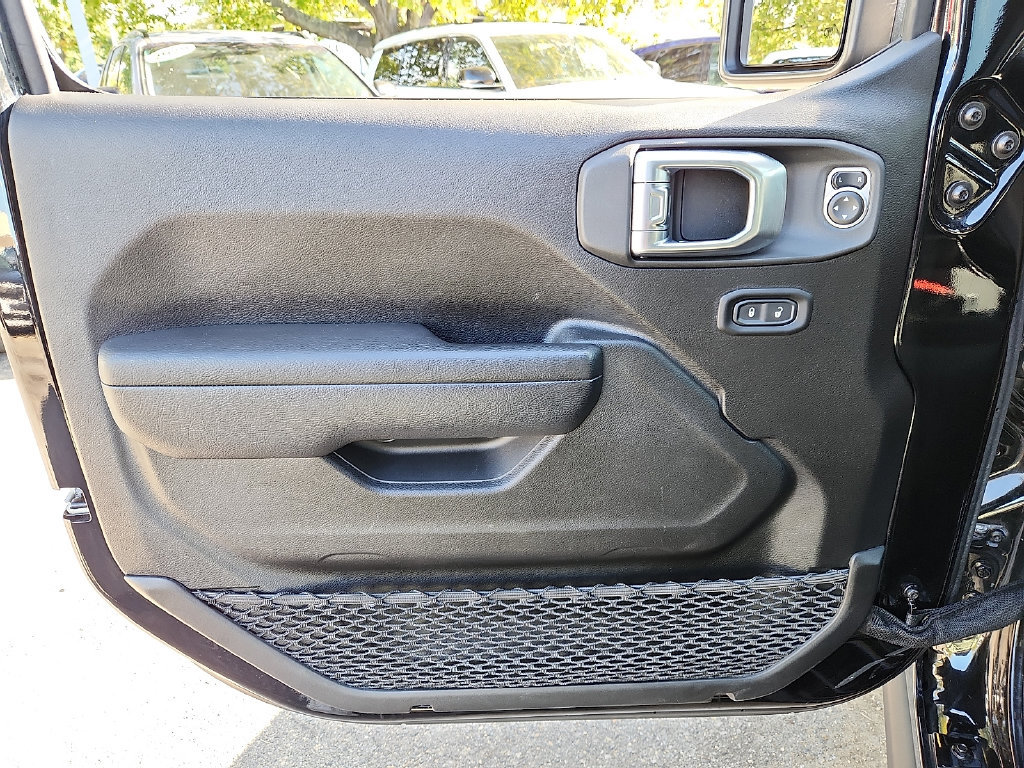 Used 2023 Jeep Wrangler Unlimited AWD/4WD image 12