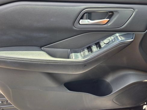 Used 2025 Nissan Rogue SV FWD image 28