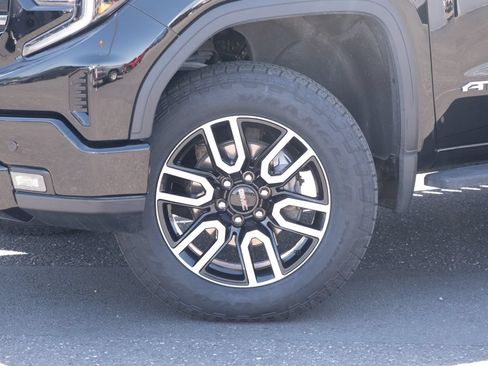 Used 2024 GMC Sierra 1500 AT4 w/ Technology Package AWD/4WD image 26