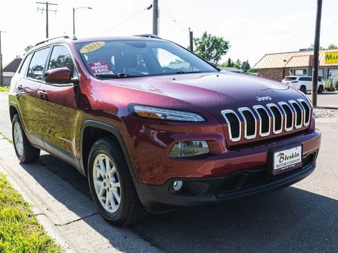 Used 2015 Jeep Cherokee Latitude w/ Cold Weather Group AWD/4WD image 3