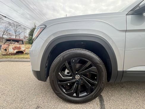 Certified 2023 Volkswagen Atlas SE image 10