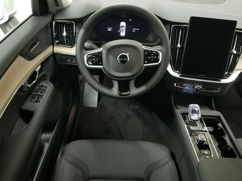 New 2025 Volvo XC90 T8 Plus w/ Protection Package Premier AWD/4WD image 10