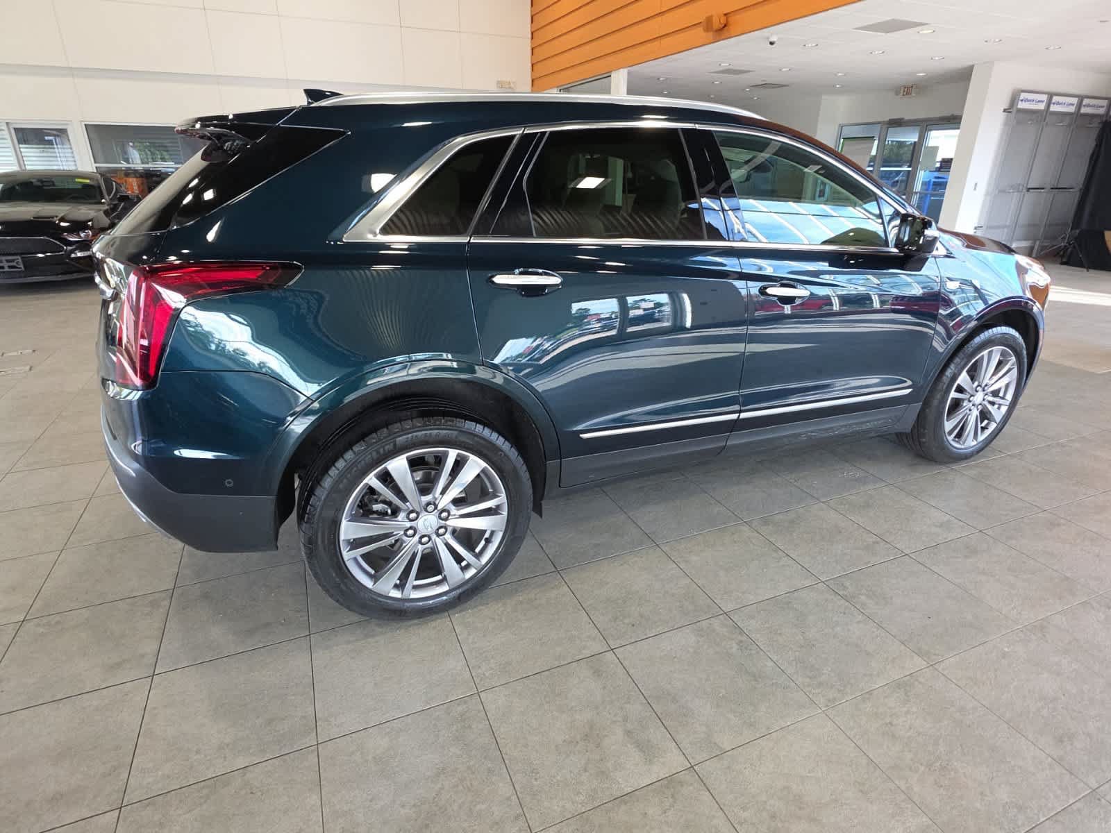 Used 2025 Cadillac XT5 Premium Luxury w/ Technology Package AWD/4WD image 5