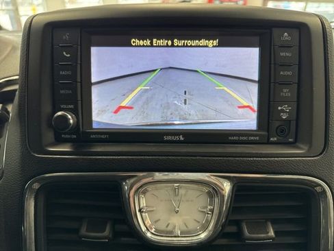 Used 2013 Chrysler Town & Country Touring image 42