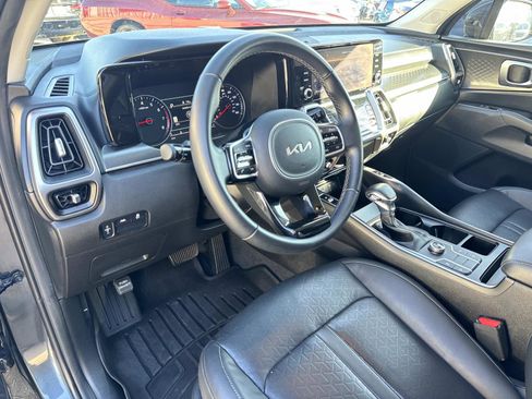 Used 2023 Kia Sorento S image 17