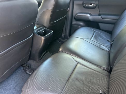 Used 2016 Toyota Tacoma TRD Sport AWD/4WD image 25