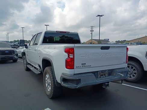 Used 2024 Chevrolet Silverado 2500 LT AWD/4WD image 8