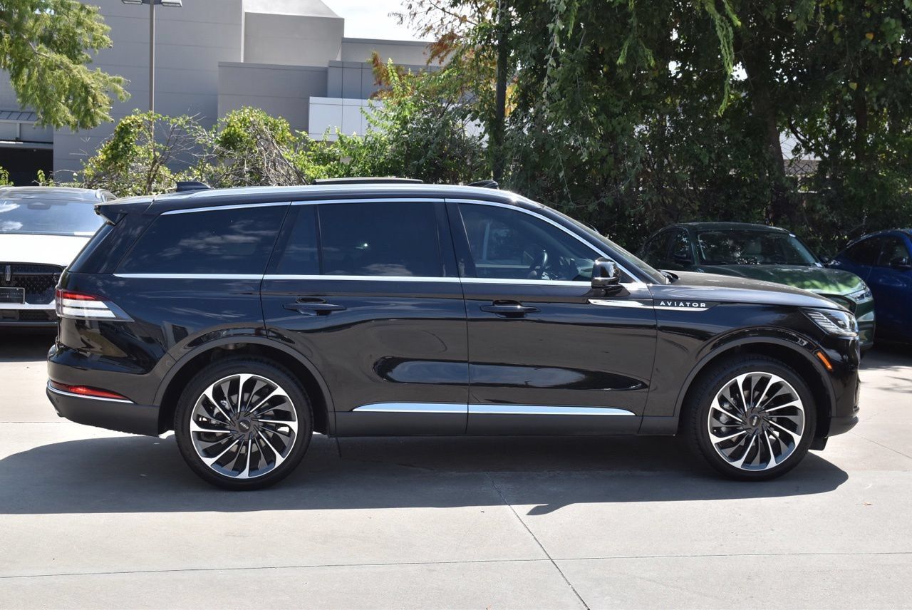 Certified 2026 Lincoln Aviator Reserve AWD/4WD image 6