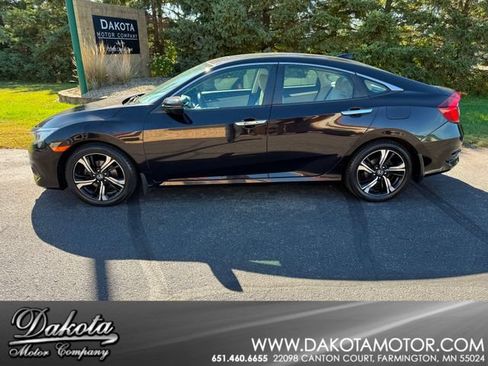 Used 2018 Honda Civic Touring image 1