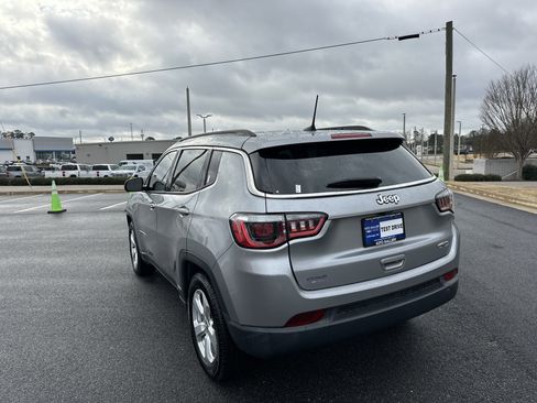 Used 2019 Jeep Compass Latitude w/ Popular Equipment Group image 8