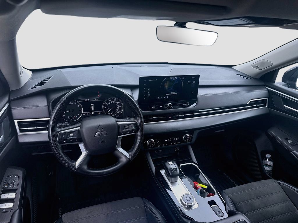 Used 2025 Mitsubishi Outlander SE FWD image 24