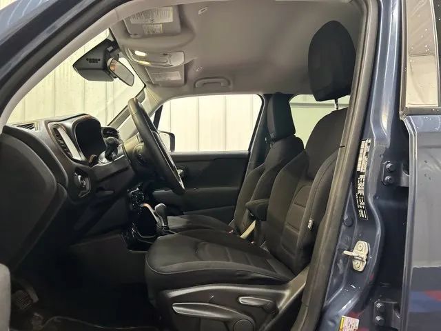 Used 2021 Jeep Renegade Latitude AWD/4WD image 11