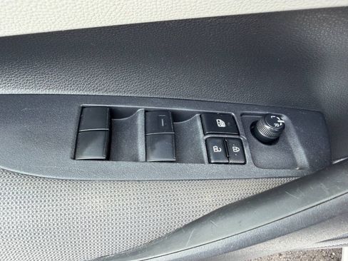Used 2024 Toyota Corolla LE FWD image 15