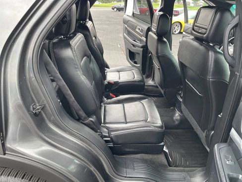 Used 2016 Ford Explorer Limited w/ Equipment Group 303A AWD/4WD image 16