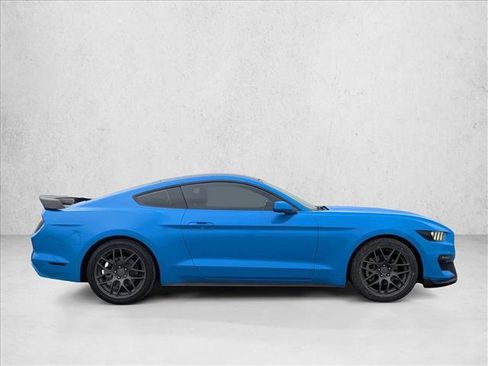 Used 2017 Ford Mustang Coupe image 4