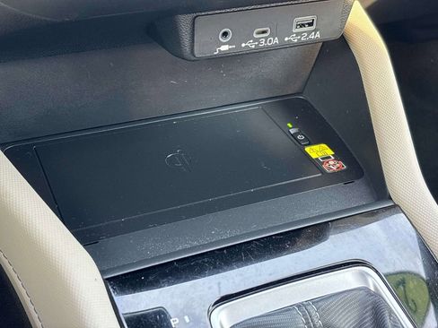 Used 2025 Subaru Forester Premium image 30