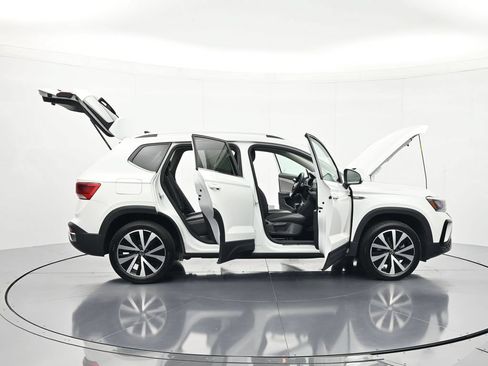 Used 2024 Volkswagen Taos SE FWD image 47