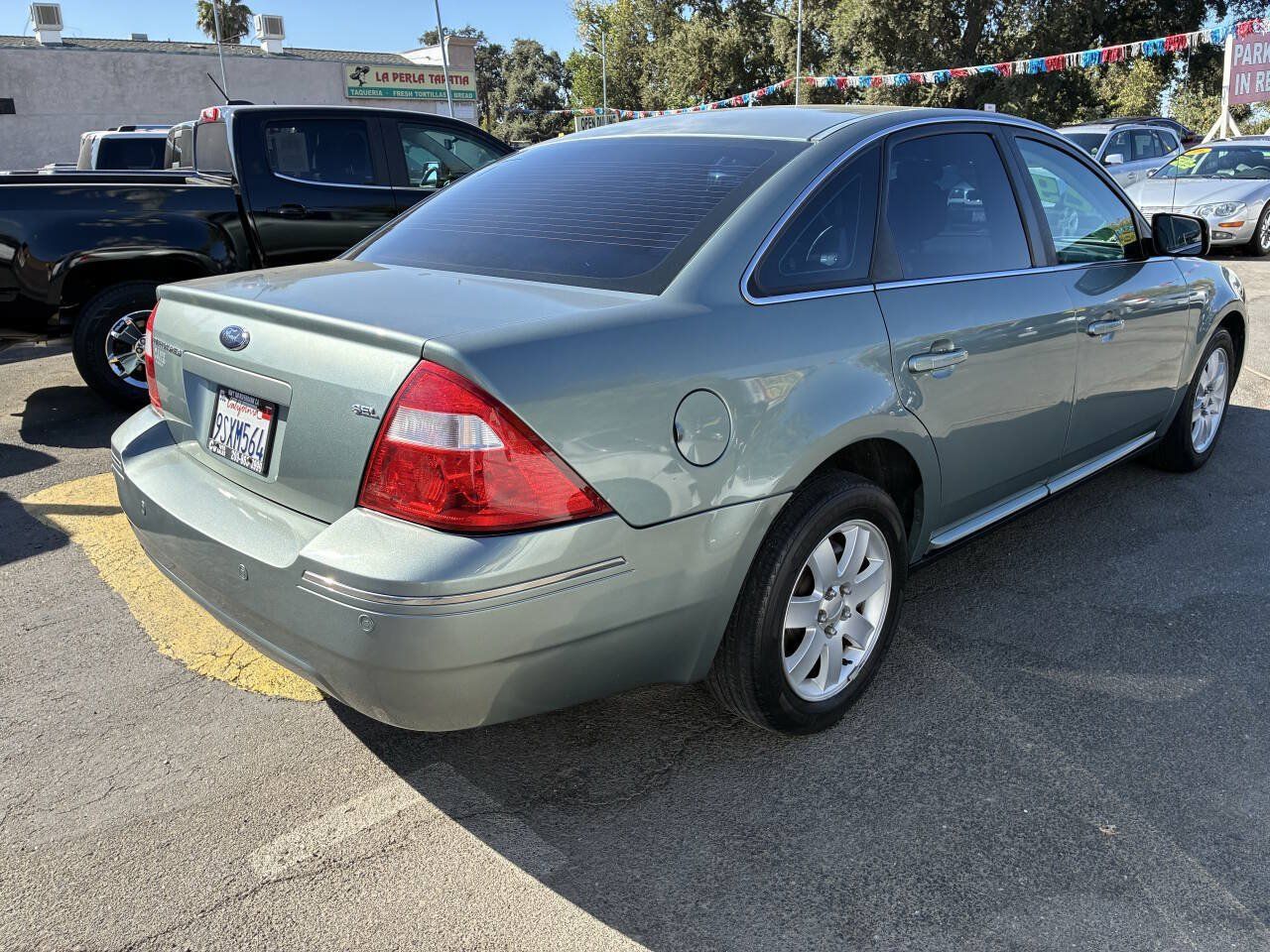 Used 2006 Ford Five Hundred SEL FWD image 2