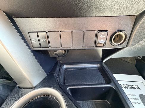 Used 2013 Toyota RAV4 XLE AWD/4WD image 50