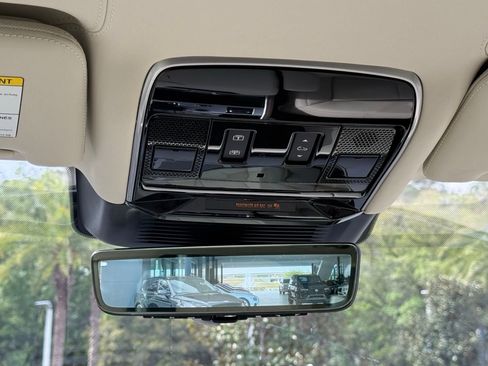 Used 2023 Land Rover Range Rover Long Wheelbase Autobiography image 31