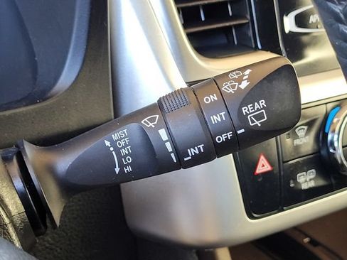 Used 2014 Toyota Highlander Plus FWD image 31